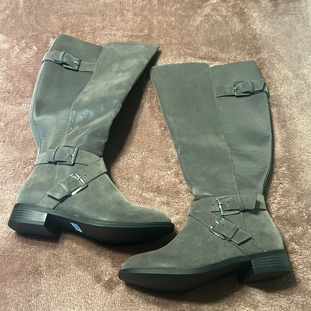 BRAND NEW, NEVER WORN Torrid boots.
